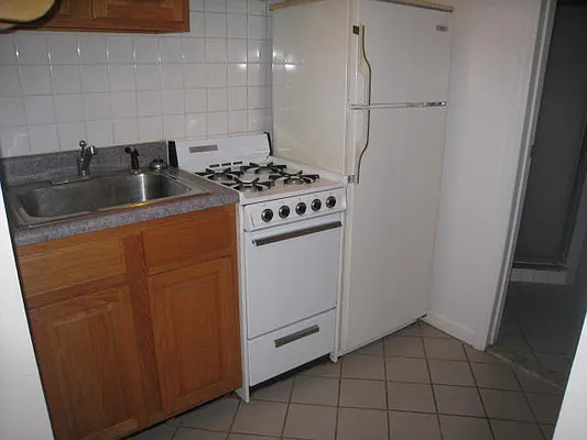 Rented by Alexiou Realty | media 8