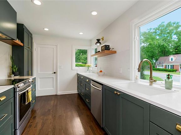 3rd image of 4415 W 53rd Ter
