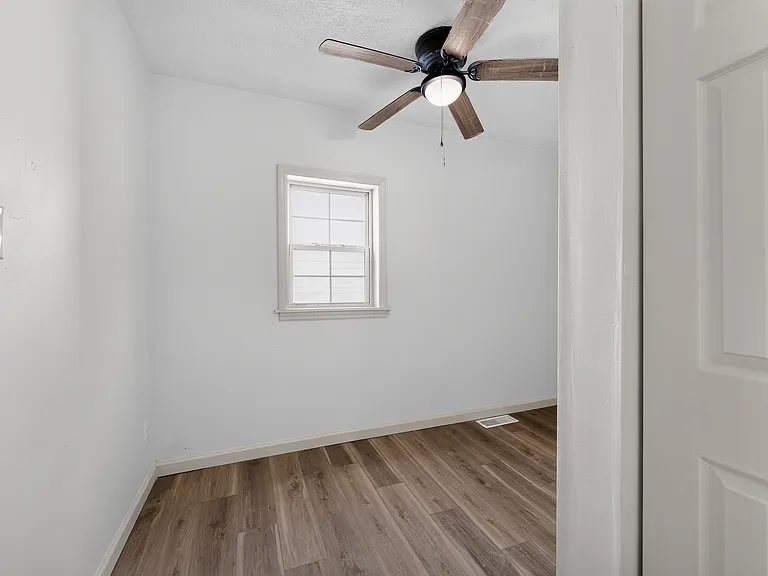 138 Austin Ave — Photo 21