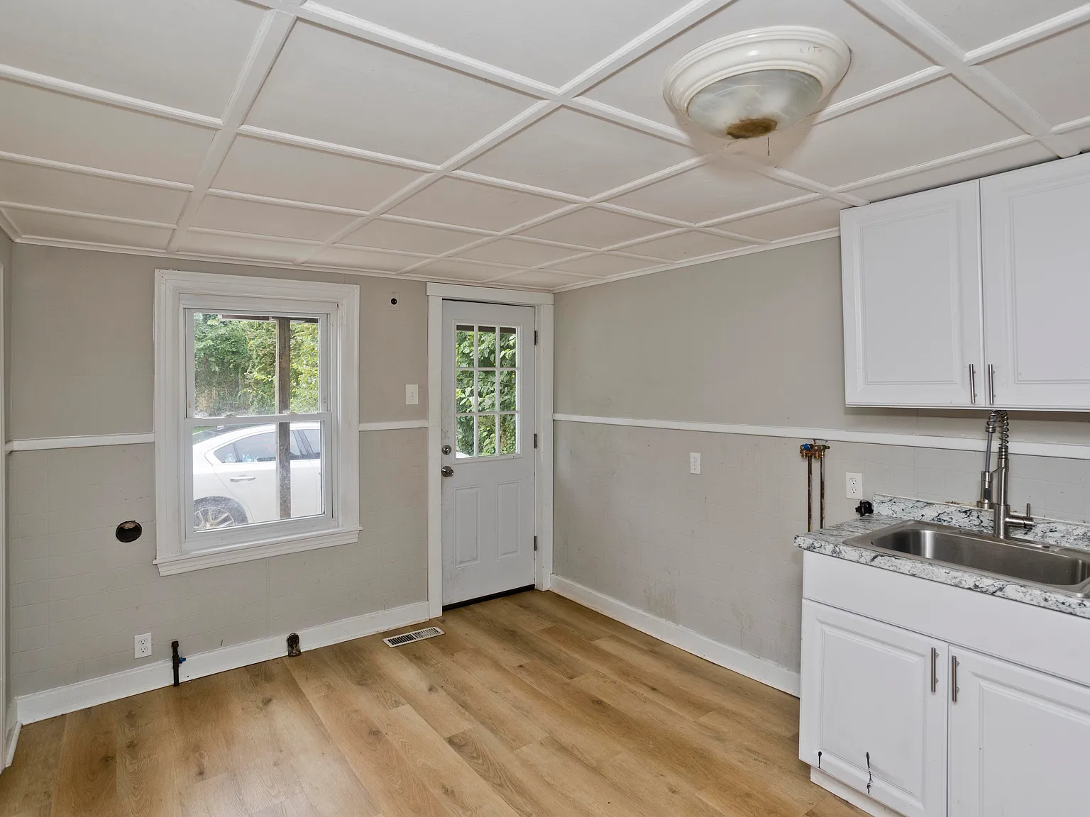 2 bed, 1050 sqft, $1,700 — Photo 3