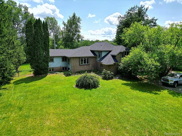 4889 W M 36, Pinckney, MI 48169