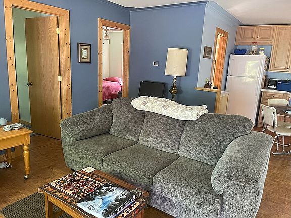 view toward bedrms & kitchen