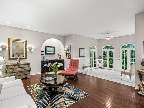 5th image of 15 Taylor Ln