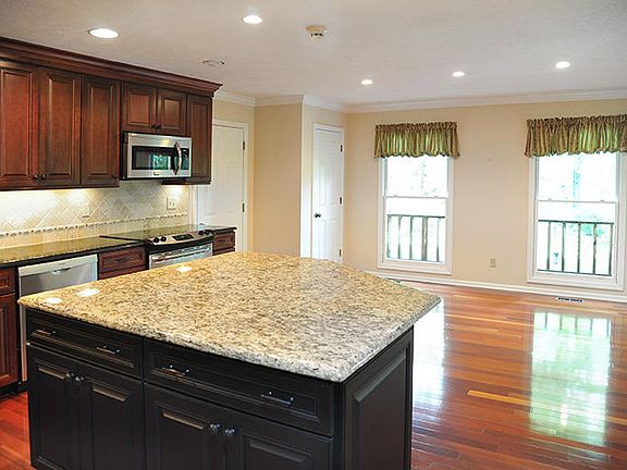 5th image of 729 Summit Lake Ct