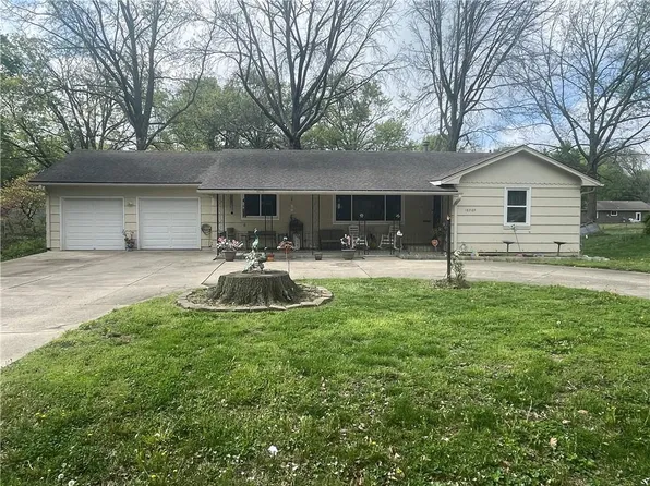 10505 E 69th St, Raytown, MO 64133
