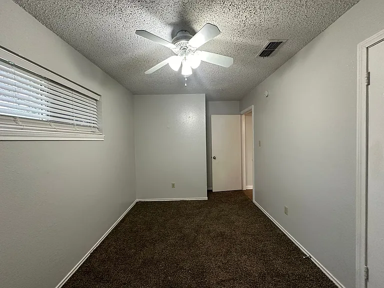 Barbara St 201 — Photo 20