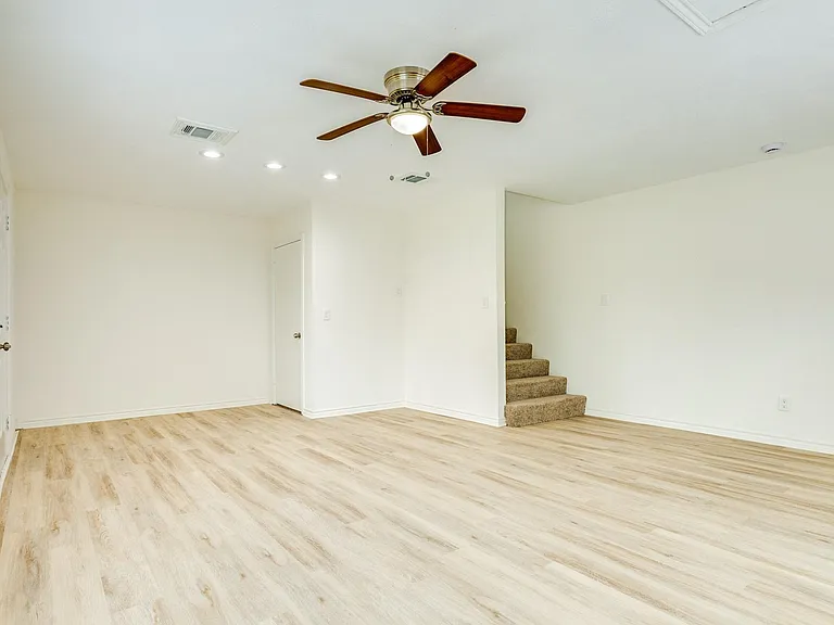 408 Gardenia St — Photo 11