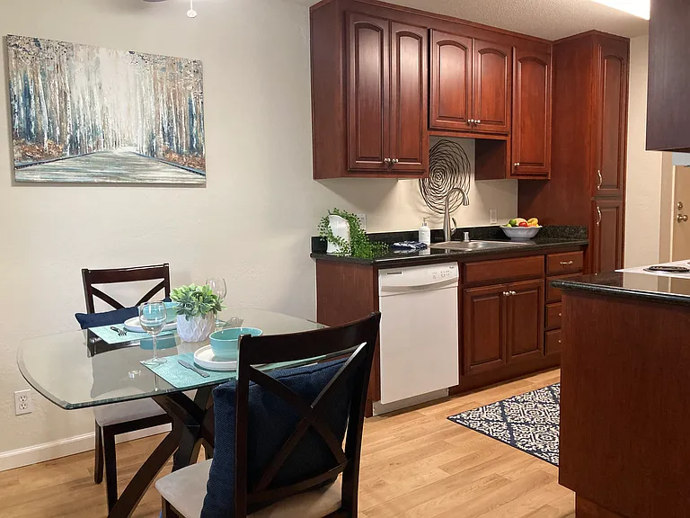 Riverdeck Apartments — Photo 35