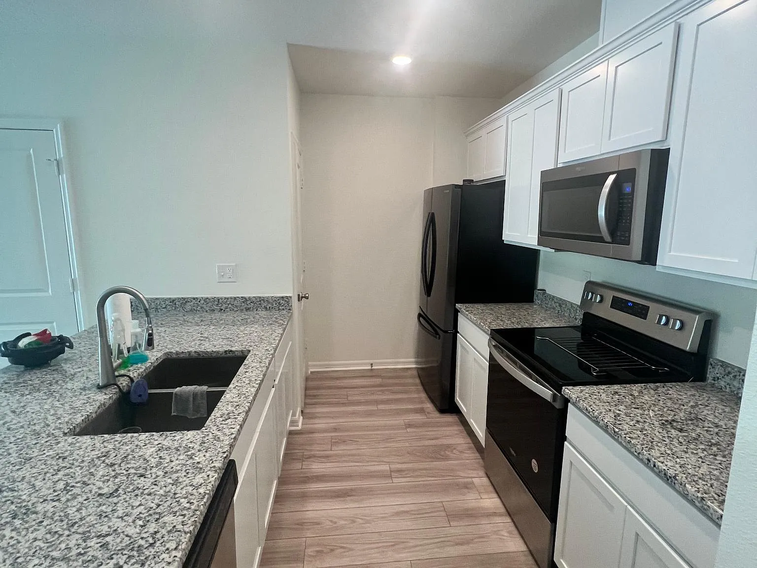 3 bed, 2.5 bath, 1406 sqft, $2,450 — Photo 4
