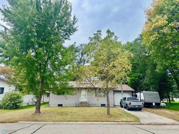 314 2nd Ave SE, Hankinson, ND 58041