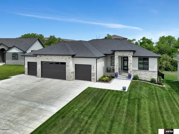 8810 Shadow Creek Ln, Lincoln, NE 68520