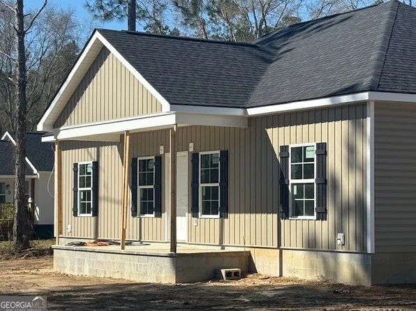 231 Ford St, Poulan, GA 31781