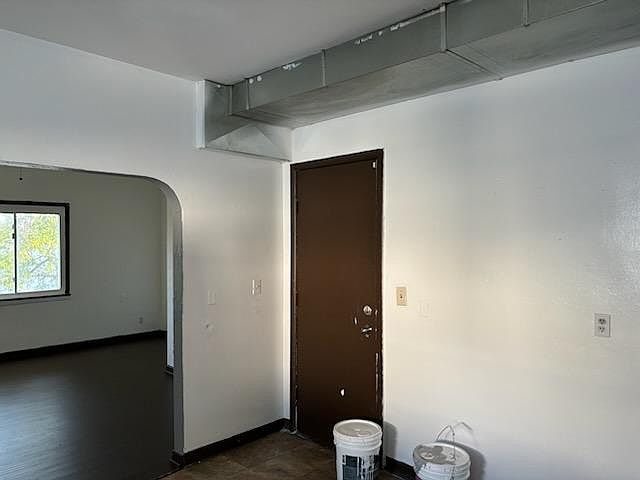 Building Photo 4