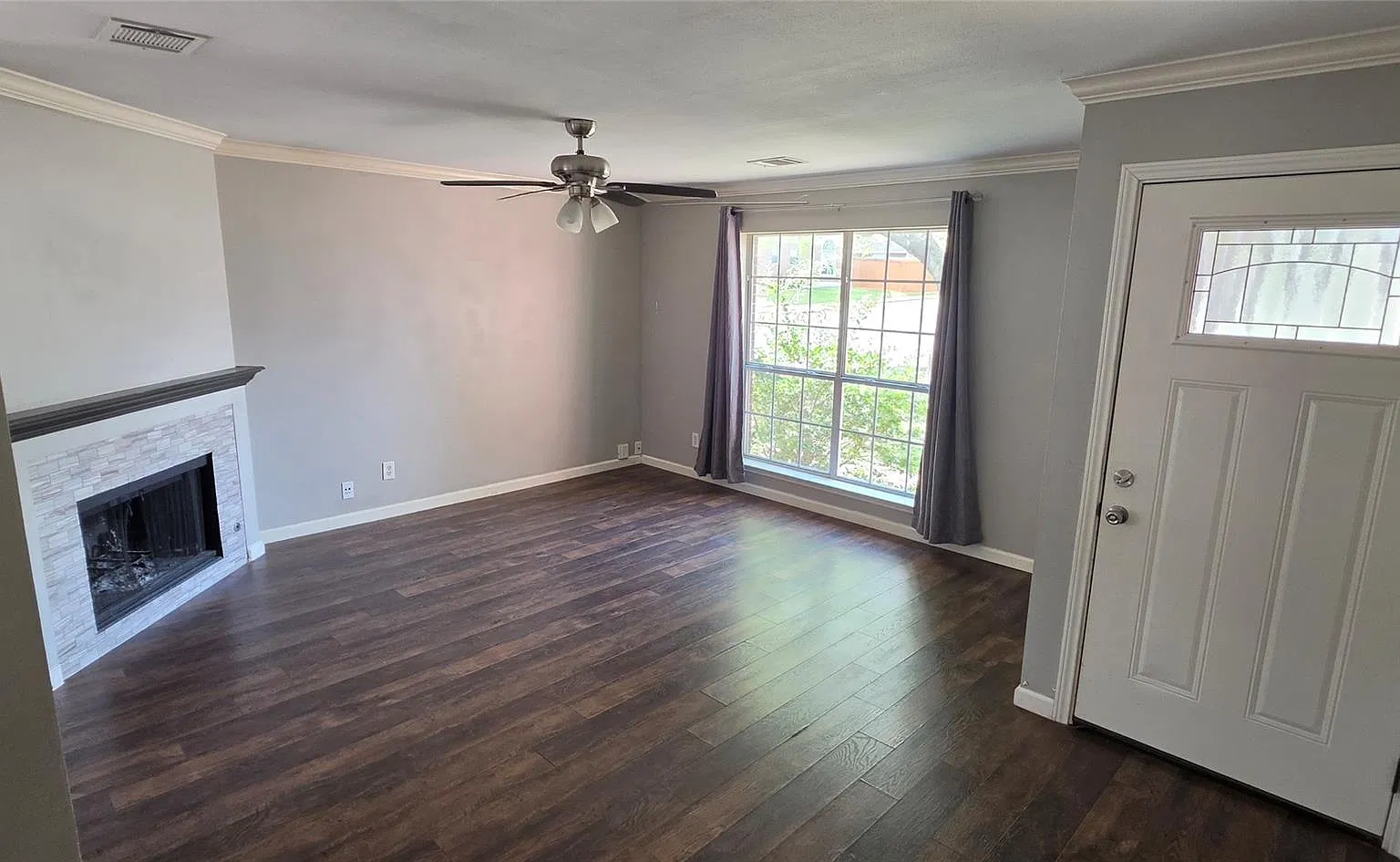3 bed, 2.0 bath, 1490 sqft, $2,000 — Photo 2