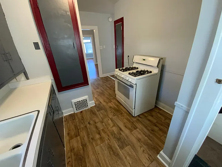 210 W Roselawn St — Photo 7