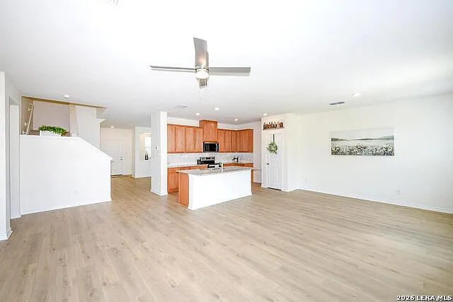 137 W Local Wave — Photo 3