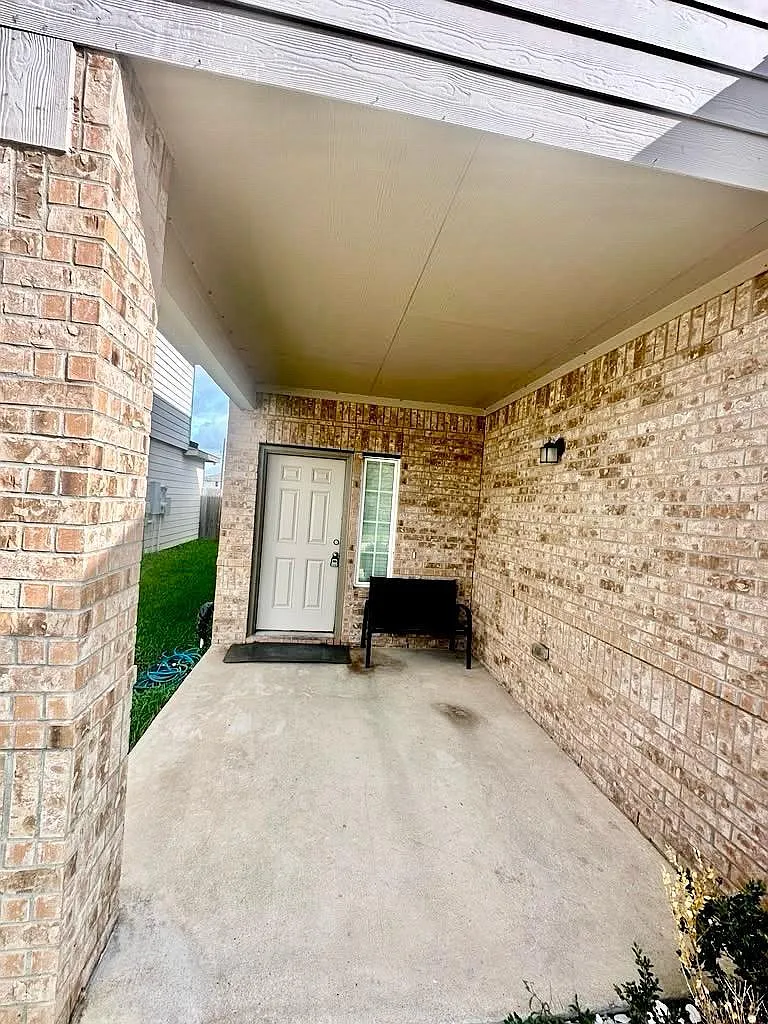 3 bed, 2.5 bath, 1950 sqft, $1,850 — Photo 3
