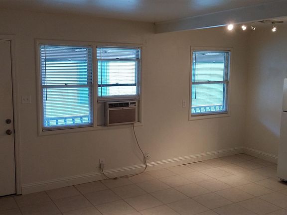 3rd image of 1820 O St APT 09