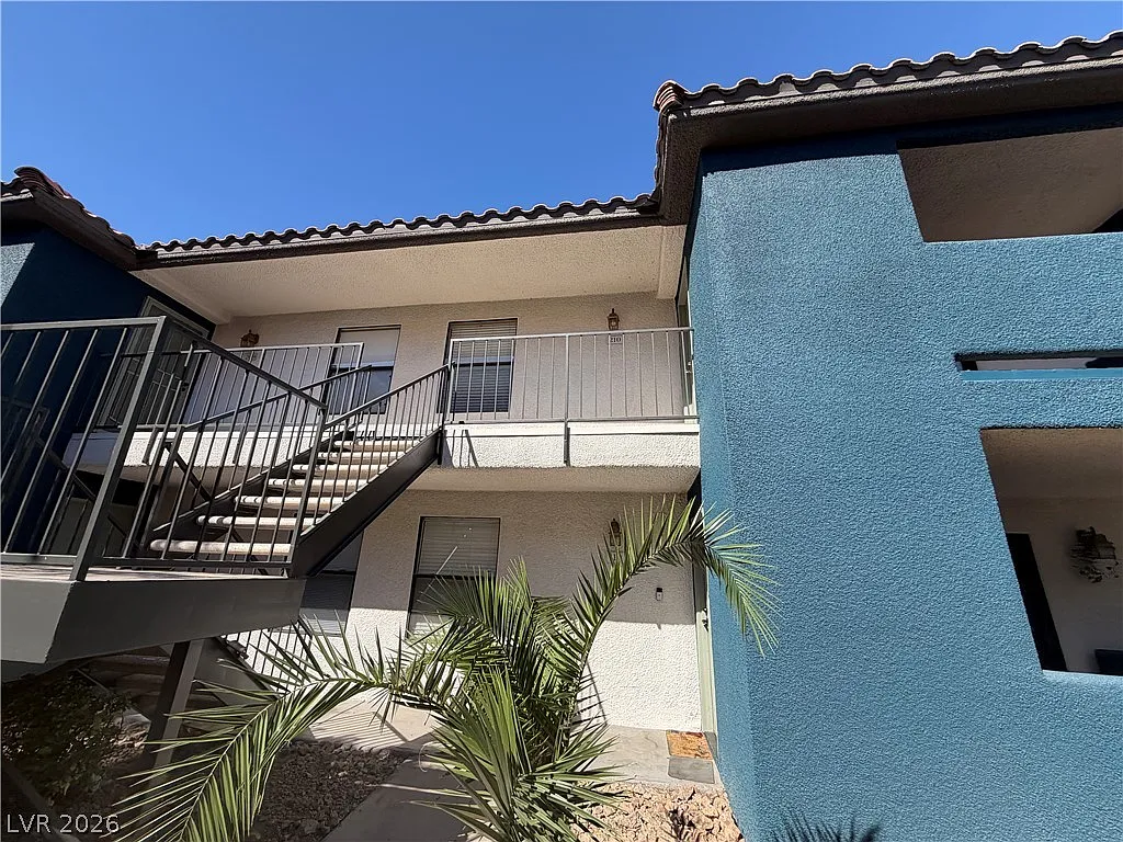 2 bed, 2.0 bath, 927 sqft, $1,100 — Photo 1