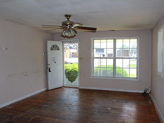 3rd image of 800 W Moultrie Dr