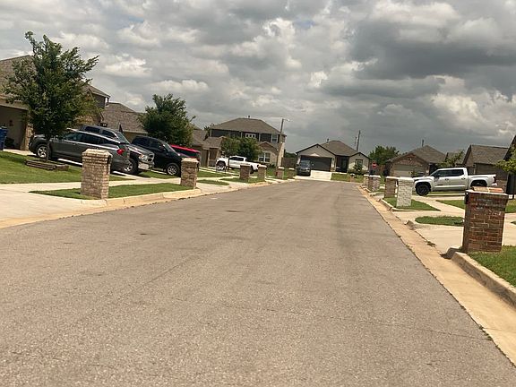4th image of 1701 Vermilion Ln