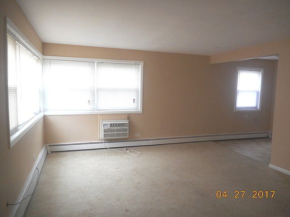 4th image of 2401 W Balmoral Ave APT 1A