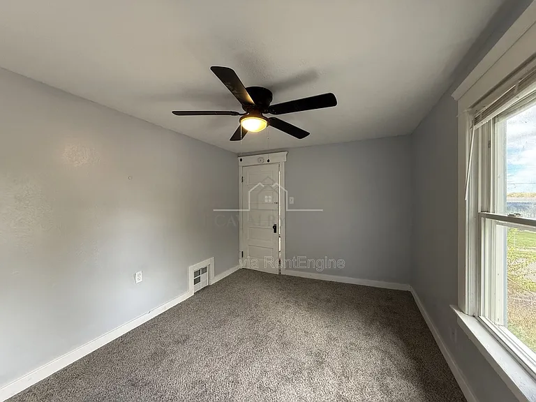 1305 Curtis St — Photo 10