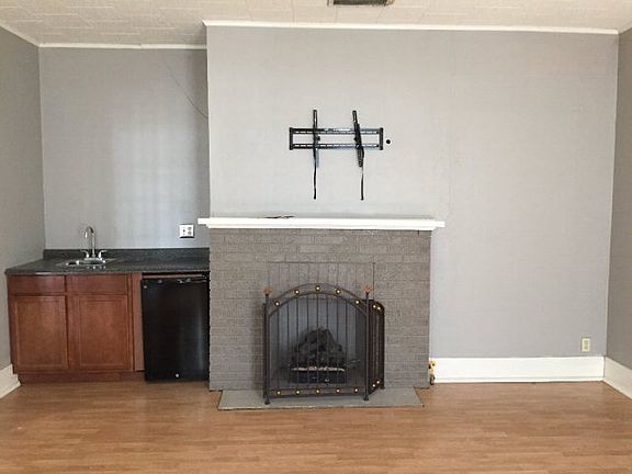 4th image of 639 N Lakeshore Dr