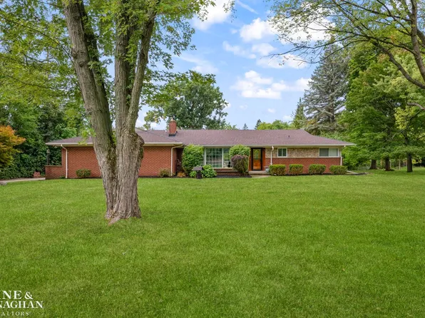 25631 Springbrook Dr, Farmington Hills, MI 48336