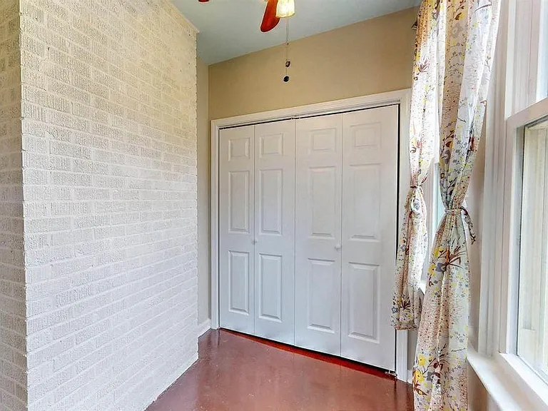1122 Benton St — Photo 6