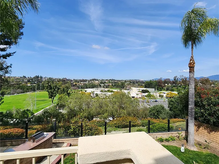 11 Paloma Dr — Photo 17