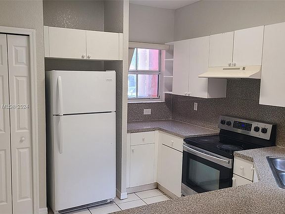 2nd image of 647 SW 10th St