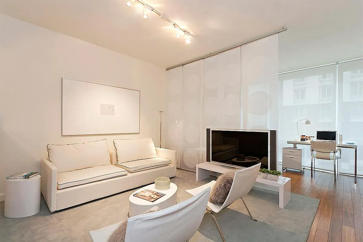 330 West 39th Street — Photo 2