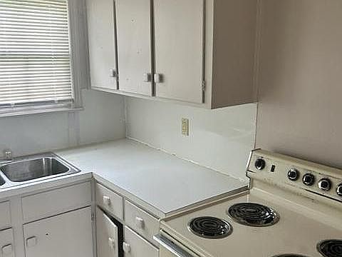 5th image of 2701 Stetson Ave