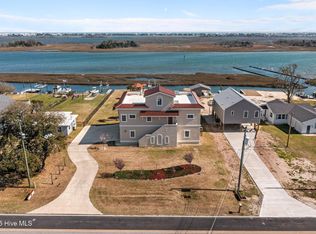 1044 Mallard Bay Rd, Hampstead, NC 28443