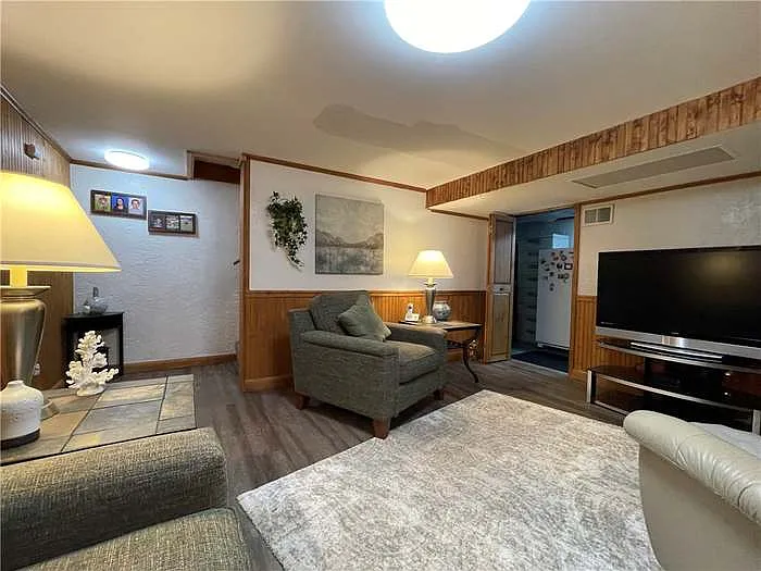 222 Rolling Dr — Photo 35