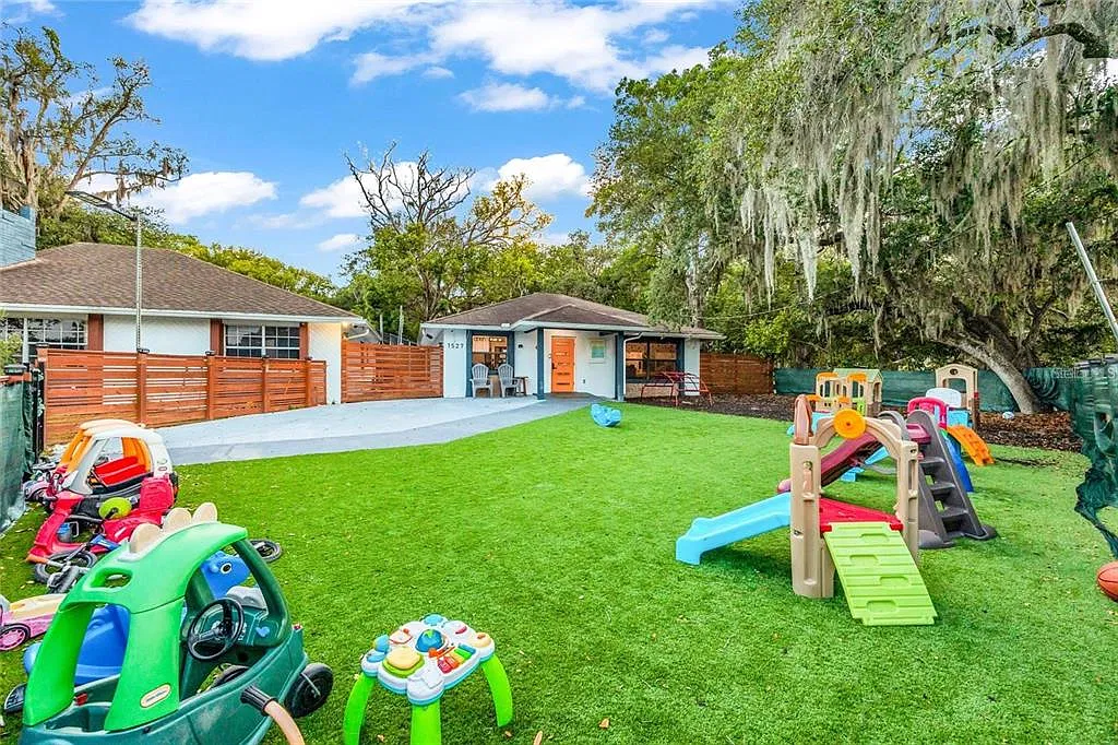 3 bed, 2.0 bath, 3950 sqft, $2,500 — Photo 3