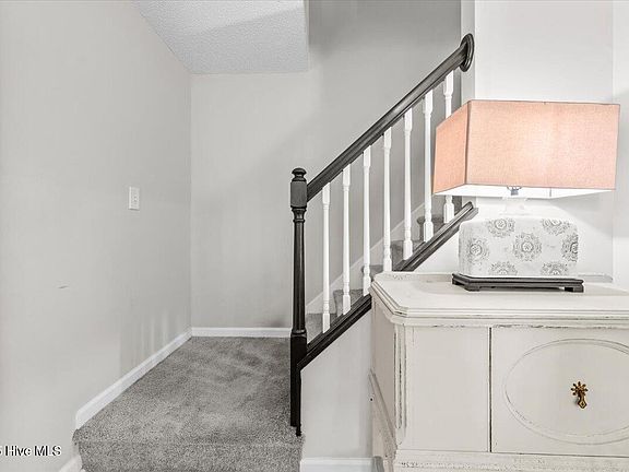 5th image of 90 Parkton Court W