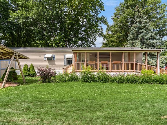 3rd image of 61 Woodcrest Dr