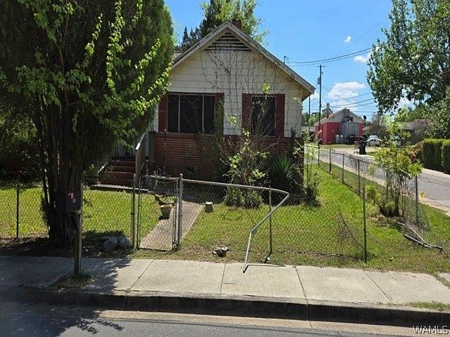 1st image of 800 Arcola Rd