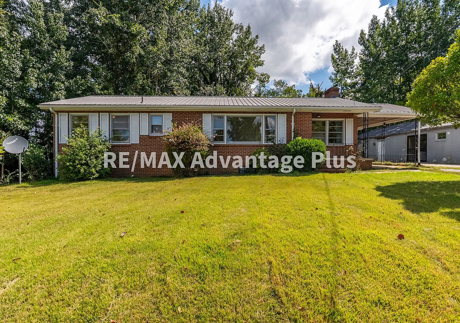 2-Bedroom Home with Full Basement! — Photo 1