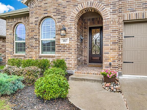 2nd image of 1817 Brownwood Blvd