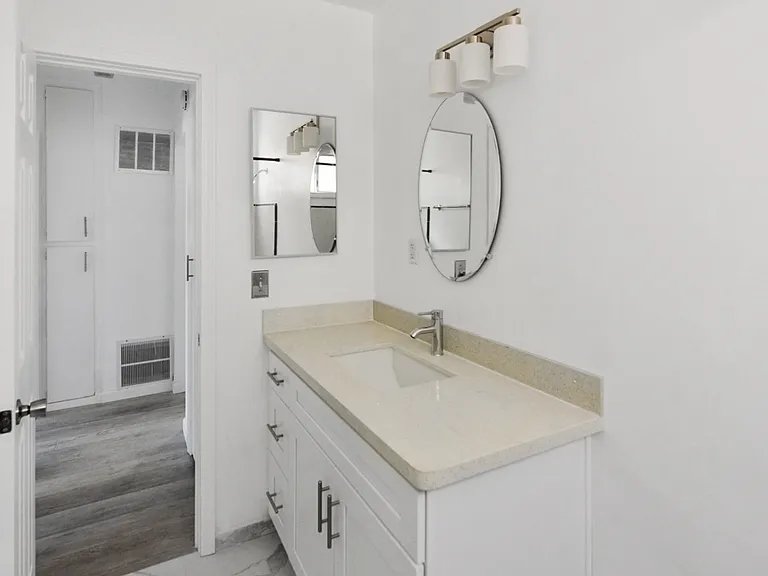 20533 Vanowen St #2 — Photo 14