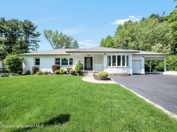 115 Pequest Dr, Waverly Township, PA 18411