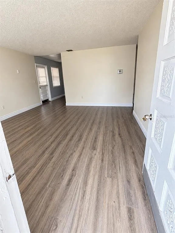 3 bed, 2.0 bath, 1158 sqft, $2,000 — Photo 2
