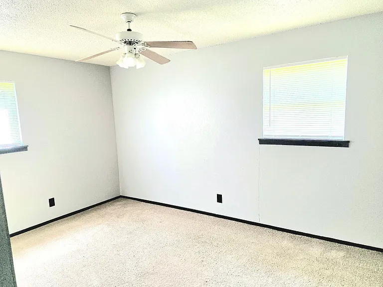 106 Faye St #B — Photo 6