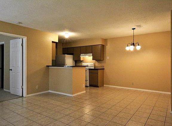 4th image of 11609 Castle Rock Ct