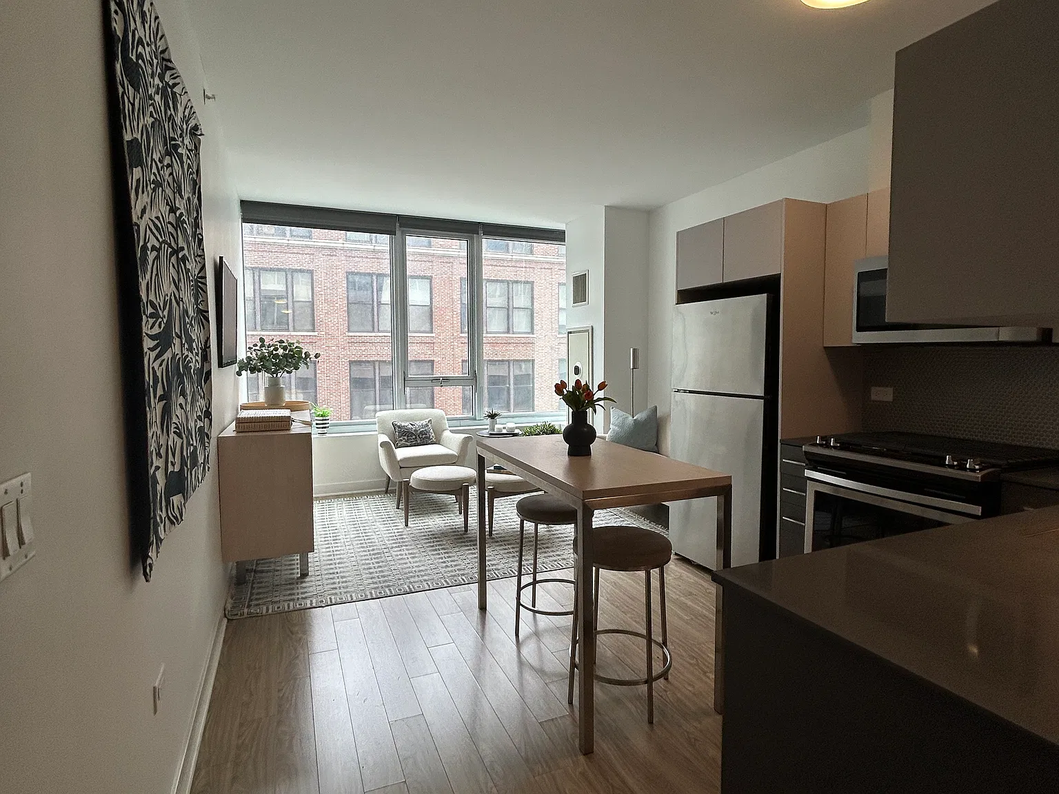 Studio, 531 sqft, $2,280 — Photo 4