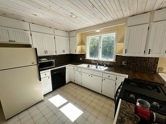 2nd image of 64 Pooduck Road