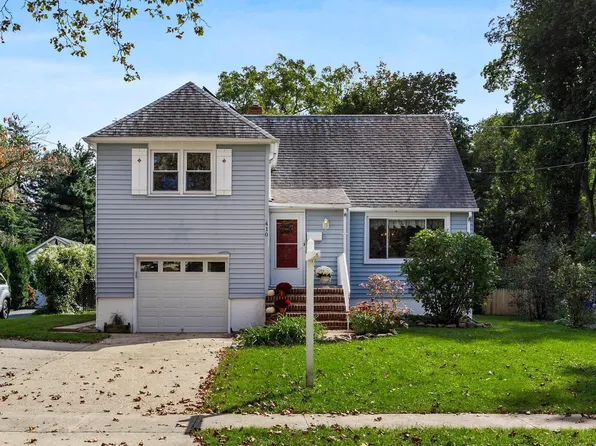 410 W 3rd St, Moorestown, NJ 08057